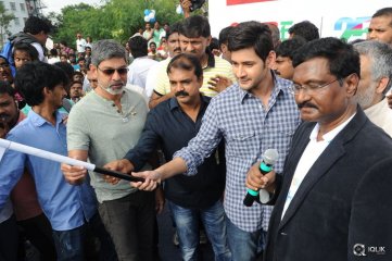 Srimanthudu Movie Team at HBC Chak De India Ride